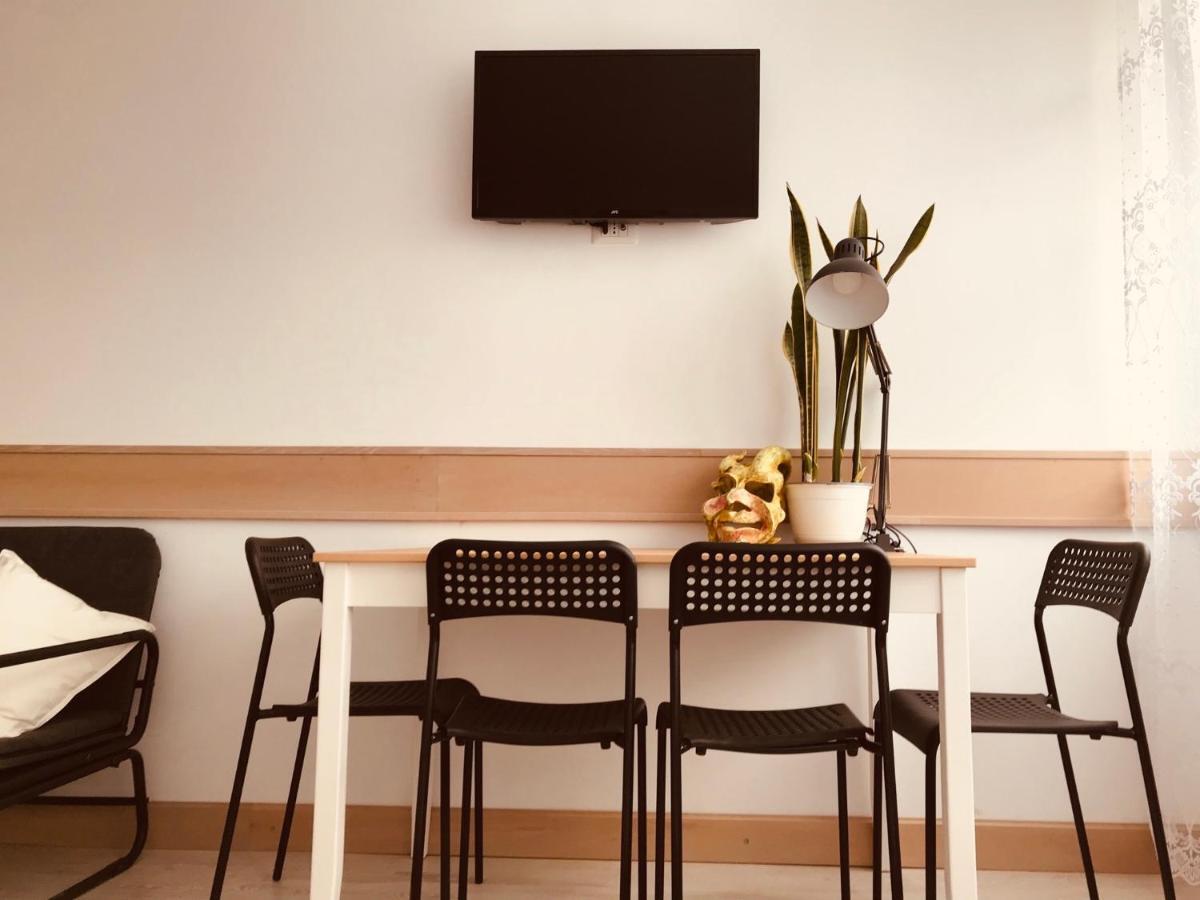 Studio 1O1O1 Apartment Piatra Neamt Luaran gambar